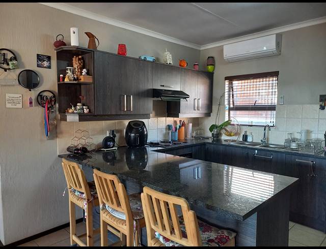 2 BEDROOM SIMPLEX RENTED IN WILGEHEUWEL